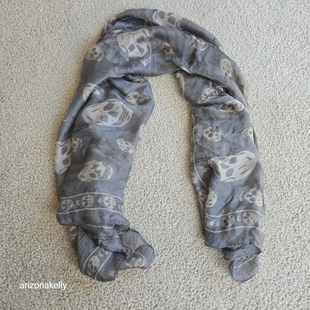Alexander McQueen Silk Skull Scarf Light Grey - Picture 9 of 9